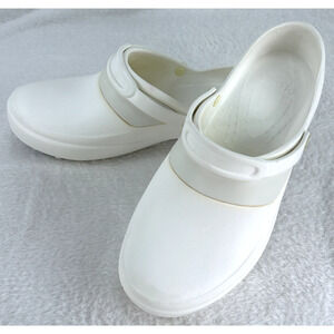 CROCS Mercy Womens Sz 9 Slip Resistant Work Clogs White Slip On Closed Toe Shoe